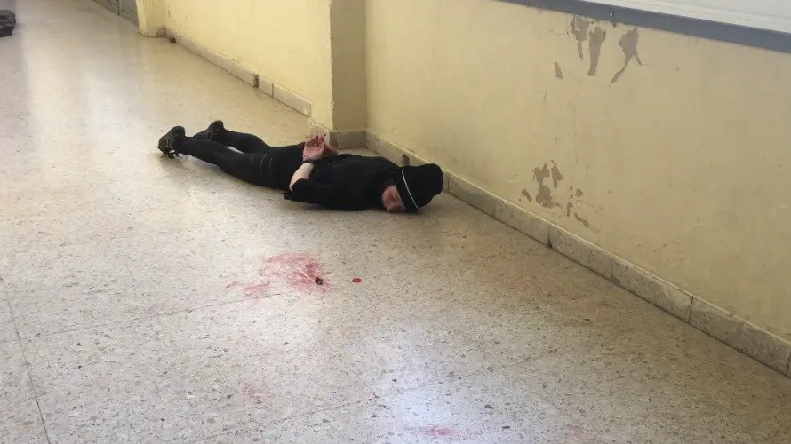 Alumna de enfermería actuando como terrorista abatida. NR