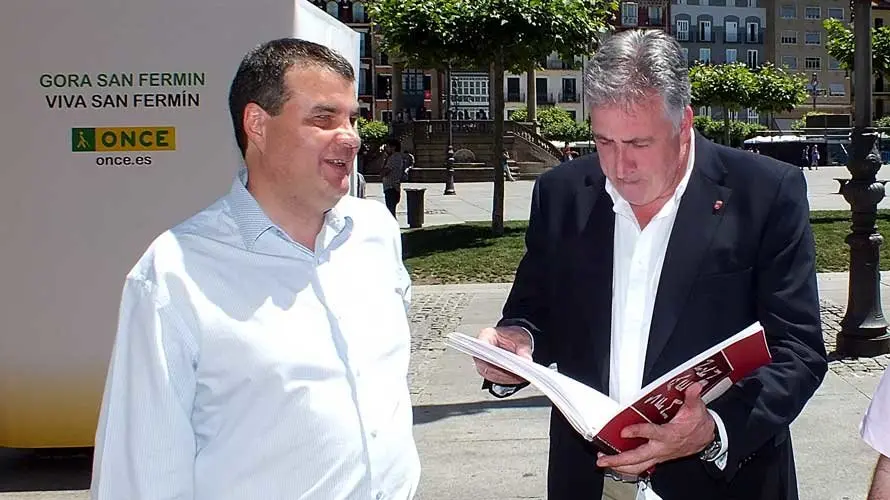 Jesús Buitrago, Delegado de la ONCE en Navarra, el alcalde de Pamplon, Ioseba Asirón y Valentin Fortún Presidente Territorial de la ONCE. S. REDíN (2)