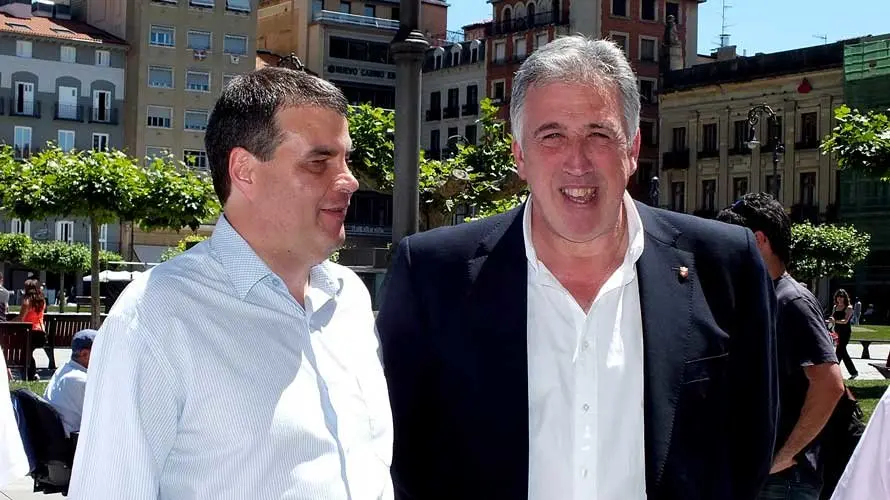 Jesús Buitrago, Delegado de la ONCE en Navarra, el alcalde de Pamplon, Ioseba Asirón y Valentin Fortún Presidente Territorial de la ONCE. S. REDíN (9)