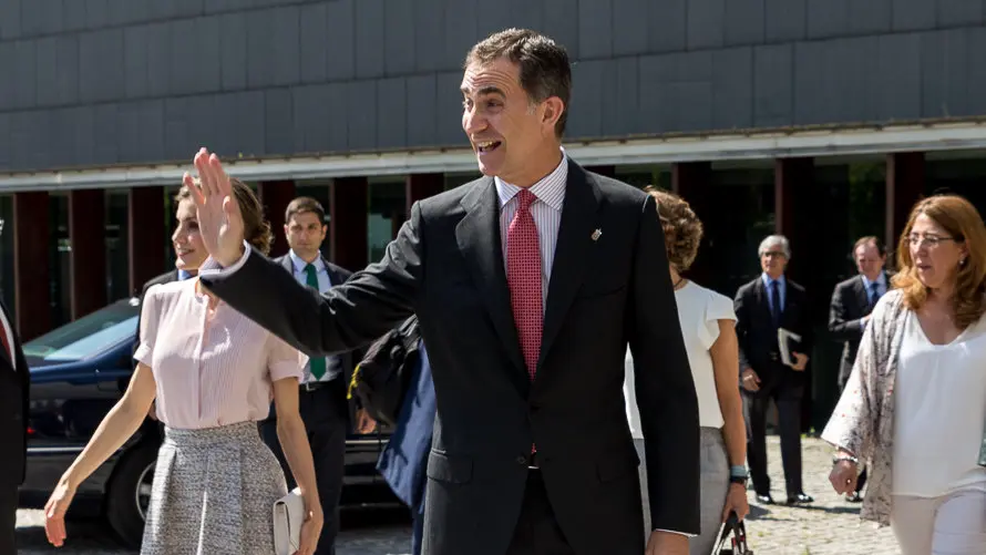 El Rey Felipe VI y Doña Letizia inauguran el IV Congreso Internacional de Arquitectura que se celebra en Baluarte acompañados por la presidenta de Navarra, Uxue Barkos y otra (2)