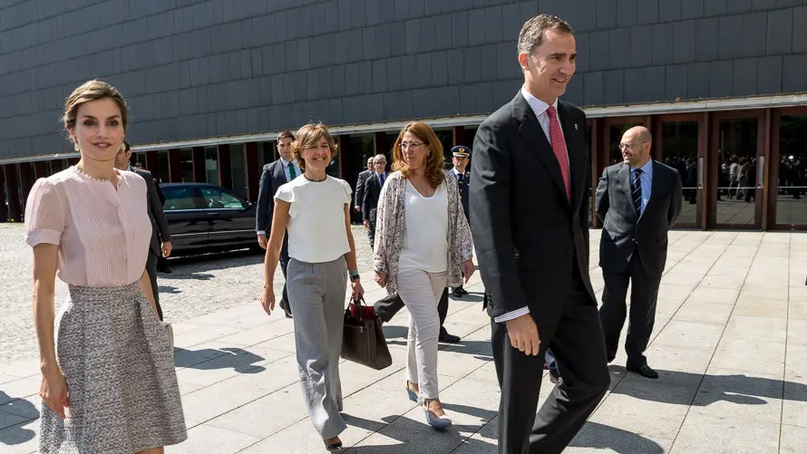 El Rey Felipe VI y Doña Letizia inauguran el IV Congreso Internacional de Arquitectura que se celebra en Baluarte acompañados por la presidenta de Navarra, Uxue Barkos y otra (3)