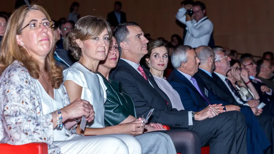 El Rey Felipe VI y Doña Letizia inauguran el IV Congreso Internacional de Arquitectura que se celebra en Baluarte acompañados por la presidenta de Navarra, Uxue Barkos y otra (15)
