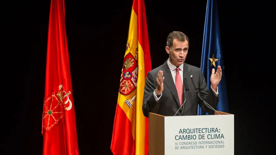 El Rey Felipe VI y Doña Letizia inauguran el IV Congreso Internacional de Arquitectura que se celebra en Baluarte acompañados por la presidenta de Navarra, Uxue Barkos y otra (17)