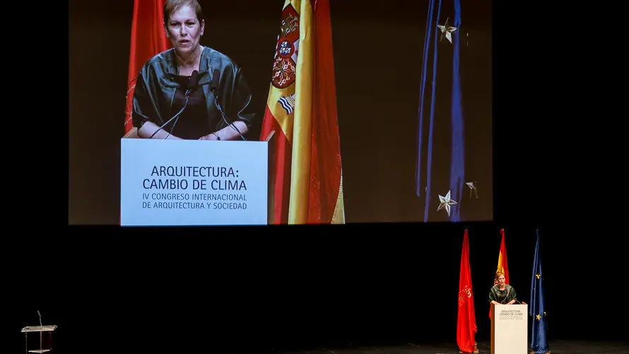 El Rey Felipe VI y Doña Letizia inauguran el IV Congreso Internacional de Arquitectura que se celebra en Baluarte acompañados por la presidenta de Navarra, Uxue Barkos y otra (21)