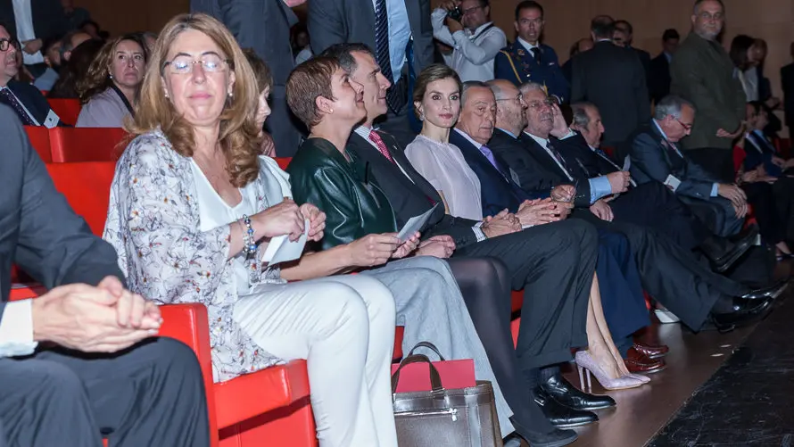 El Rey Felipe VI y Doña Letizia inauguran el IV Congreso Internacional de Arquitectura que se celebra en Baluarte acompañados por la presidenta de Navarra, Uxue Barkos y otra (23)