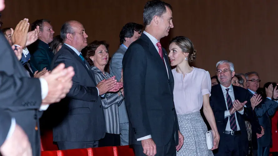 El Rey Felipe VI y Doña Letizia inauguran el IV Congreso Internacional de Arquitectura que se celebra en Baluarte acompañados por la presidenta de Navarra, Uxue Barkos y otra (24)