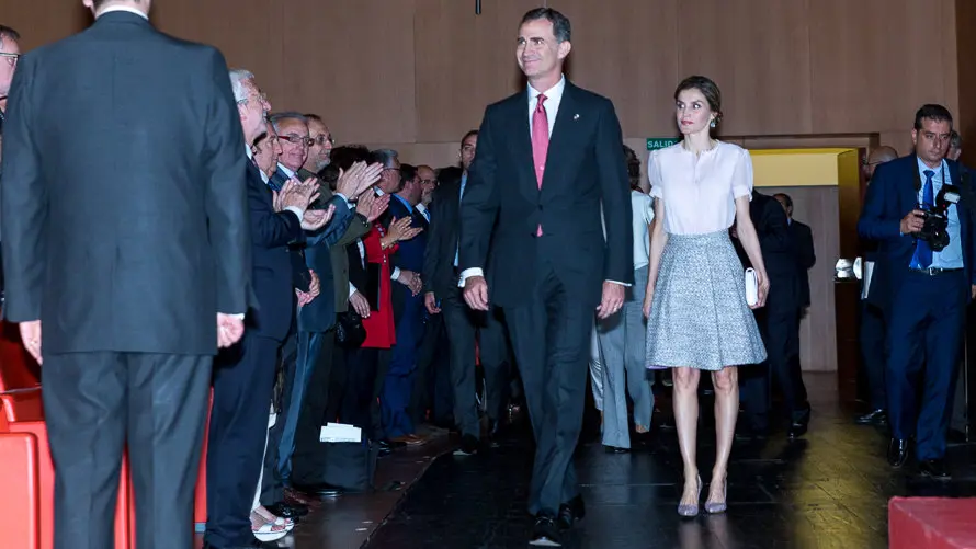 El Rey Felipe VI y Doña Letizia inauguran el IV Congreso Internacional de Arquitectura que se celebra en Baluarte acompañados por la presidenta de Navarra, Uxue Barkos y otra (25)