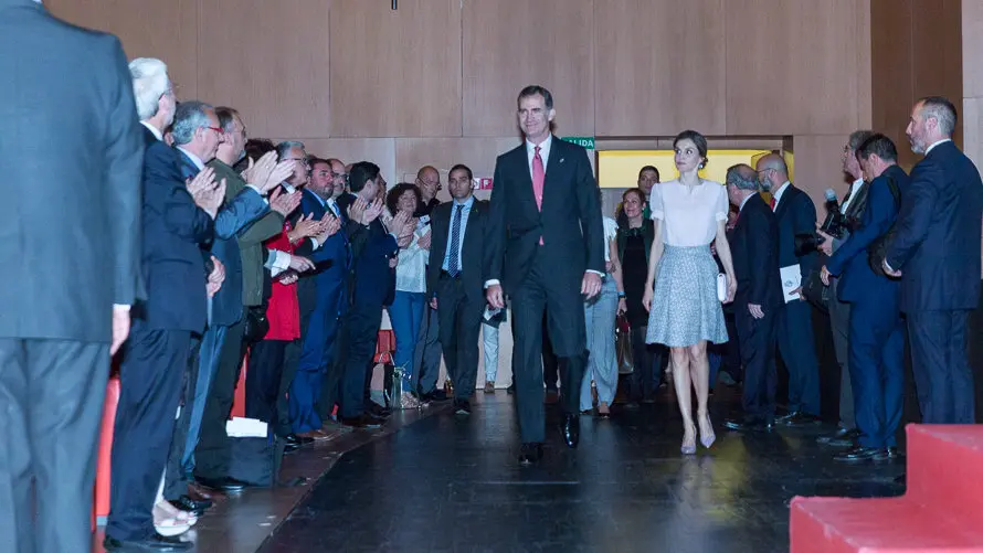 El Rey Felipe VI y Doña Letizia inauguran el IV Congreso Internacional de Arquitectura que se celebra en Baluarte acompañados por la presidenta de Navarra, Uxue Barkos y otra (26)