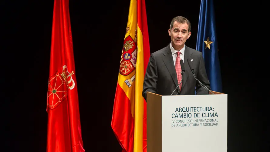 El Rey Felipe VI y Doña Letizia inauguran el IV Congreso Internacional de Arquitectura que se celebra en Baluarte acompañados por la presidenta de Navarra, Uxue Barkos y otra (33)
