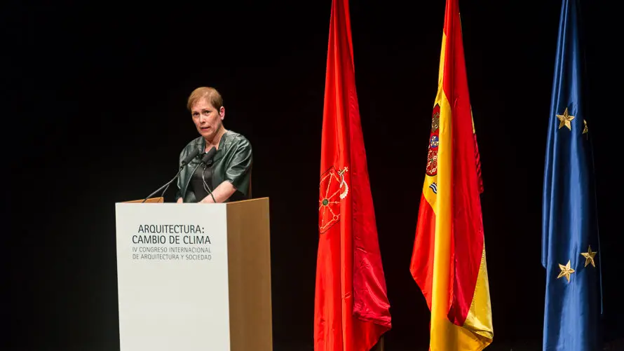 El Rey Felipe VI y Doña Letizia inauguran el IV Congreso Internacional de Arquitectura que se celebra en Baluarte acompañados por la presidenta de Navarra, Uxue Barkos y otra (34)
