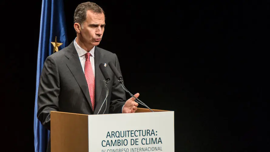 El Rey Felipe VI y Doña Letizia inauguran el IV Congreso Internacional de Arquitectura que se celebra en Baluarte acompañados por la presidenta de Navarra, Uxue Barkos y otra (40)