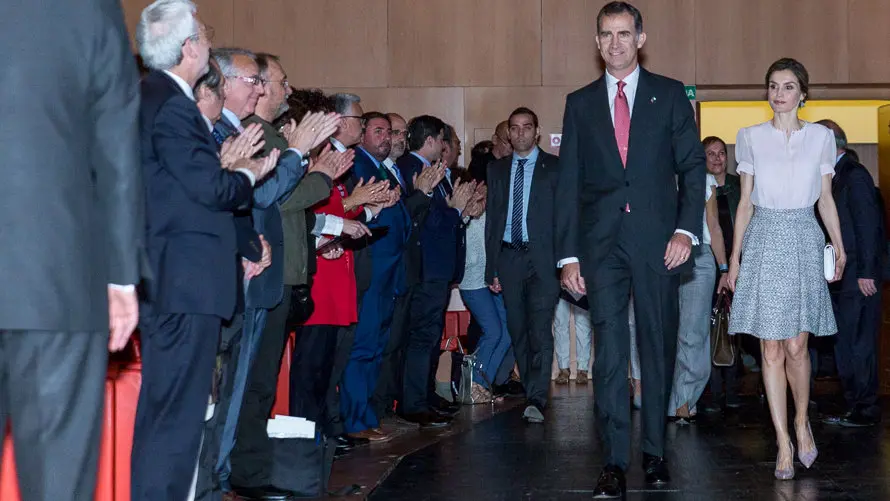 El Rey Felipe VI y Doña Letizia inauguran el IV Congreso Internacional de Arquitectura que se celebra en Baluarte acompañados por la presidenta de Navarra, Uxue Barkos y otra