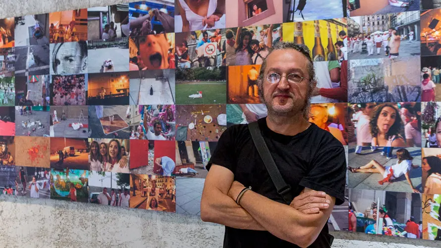 La concejala Maider Beloki presenta la exposición fotográfica sanferminera -Versus- de los fotógrafos navarros Maite Hernández Mateo, Clemente Bernad, Daniel Ochoa de Olza y Cristina Nuñez Baquedano (9). IÑIGO ALZU