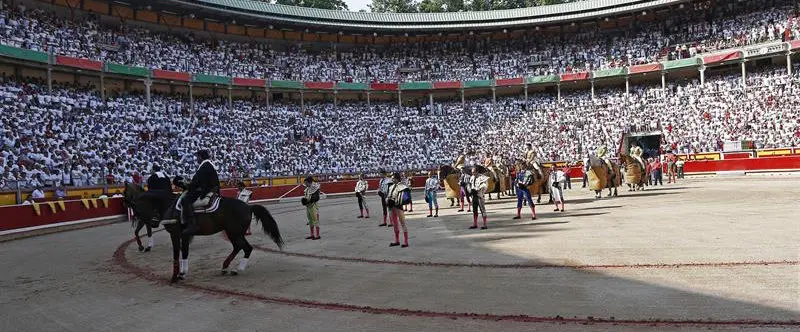 Minuto de silencio en la plaza de toros de Pamplona en honor al torero fallecido, Víctor Barrio