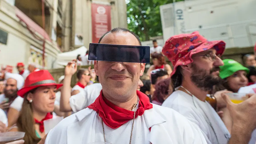 La fiesta durante la salida de las peñas de la plaza de toros de Pamplona en Sanfermines DANIEL FERNÁNDEZ (16)