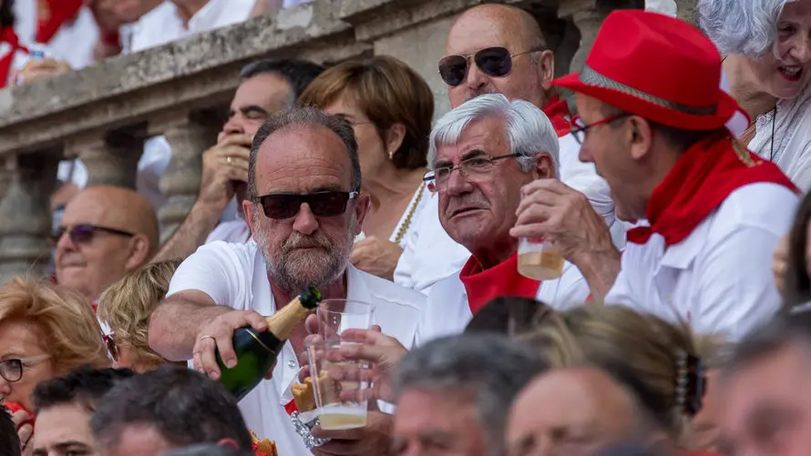 Imágenes de los tendidos de la Plaza de Pamplona en la corrida de los toros de Pedraza de Yeltes (22). IÑIGO ALZUGARAY