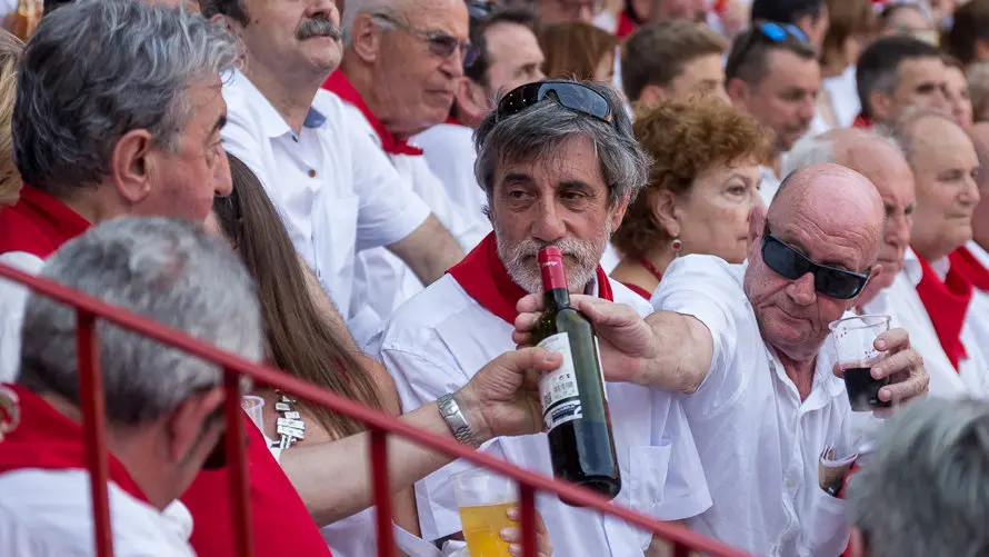 Imágenes de los tendidos de la Plaza de Pamplona en la corrida de los toros de Pedraza de Yeltes (25). IÑIGO ALZUGARAY