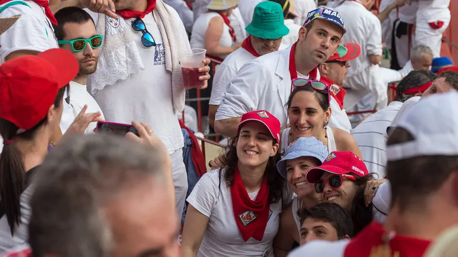 Imágenes de los tendidos de la Plaza de Pamplona en la corrida de los toros de Pedraza de Yeltes (30). IÑIGO ALZUGARAY