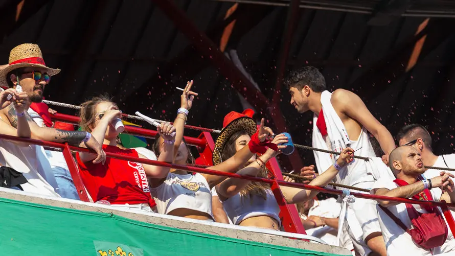 Imágenes de los tendidos de la Plaza de Pamplona en la corrida de los toros de Pedraza de Yeltes (32). IÑIGO ALZUGARAY