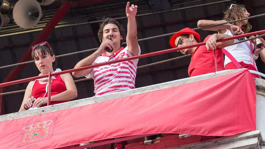 Imágenes de los tendidos de la Plaza de Pamplona en la corrida de los toros de Pedraza de Yeltes (35). IÑIGO ALZUGARAY