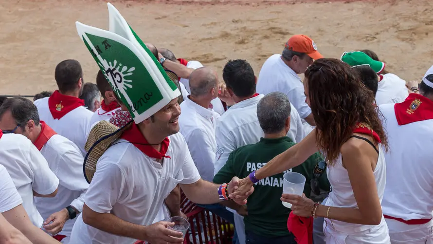Imágenes de los tendidos de la Plaza de Pamplona en la corrida de los toros de Pedraza de Yeltes (41). IÑIGO ALZUGARAY