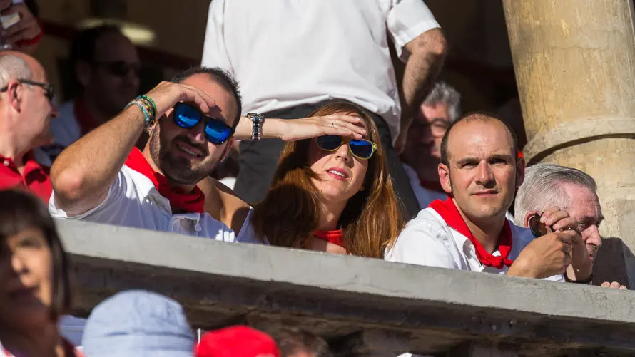 Los tendidos de la plaza durante la corrida de la Feria de San Fermín con toros de Victoriano del Río Cortés (4). IÑIGO ALZUGARAY