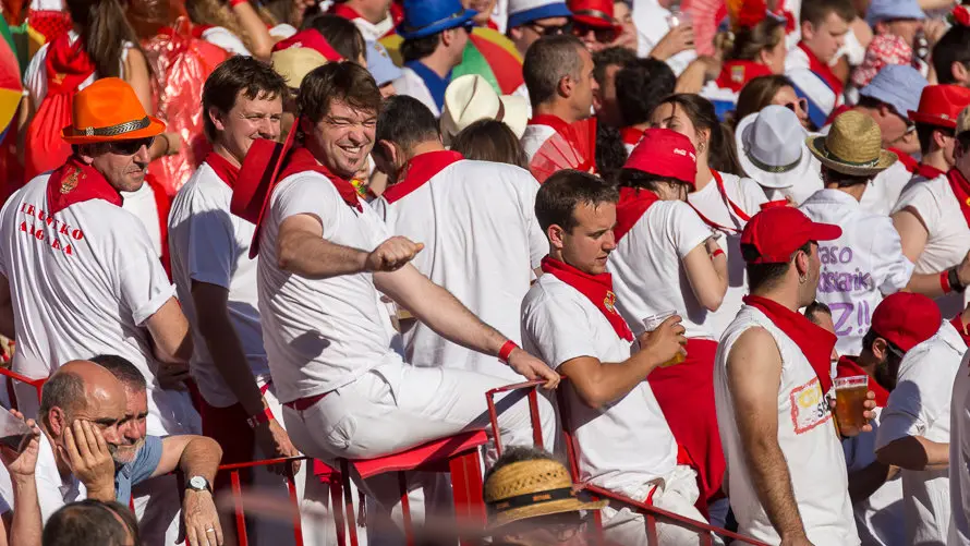 Los tendidos de la plaza durante la corrida de la Feria de San Fermín con toros de Victoriano del Río Cortés (6). IÑIGO ALZUGARAY