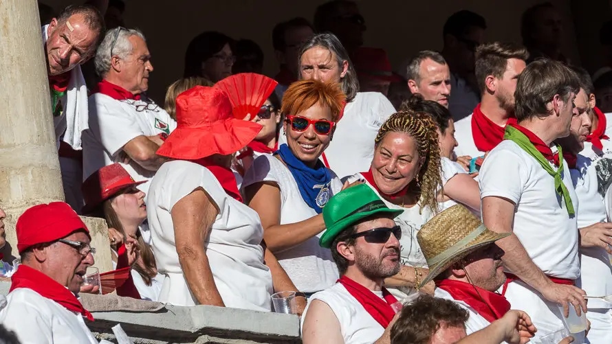 Los tendidos de la plaza durante la corrida de la Feria de San Fermín con toros de Victoriano del Río Cortés (10). IÑIGO ALZUGARAY