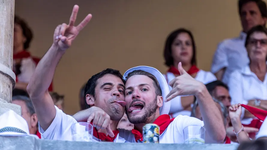 Los tendidos de la plaza durante la corrida de la Feria de San Fermín con toros de Victoriano del Río Cortés (16). IÑIGO ALZUGARAY