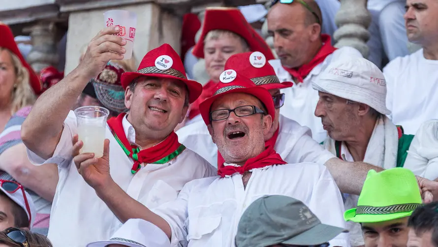 Los tendidos de la plaza durante la corrida de la Feria de San Fermín con toros de Victoriano del Río Cortés (18). IÑIGO ALZUGARAY