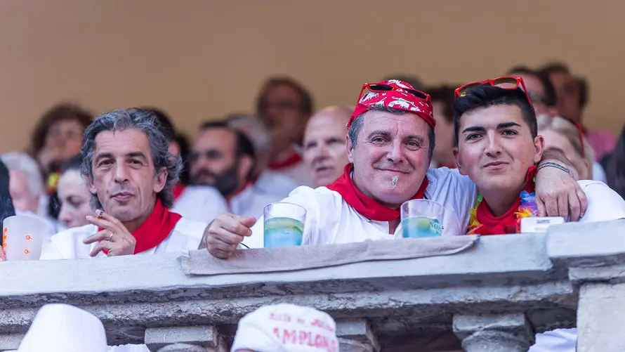 Los tendidos de la plaza durante la corrida de la Feria de San Fermín con toros de Victoriano del Río Cortés (20). IÑIGO ALZUGARAY