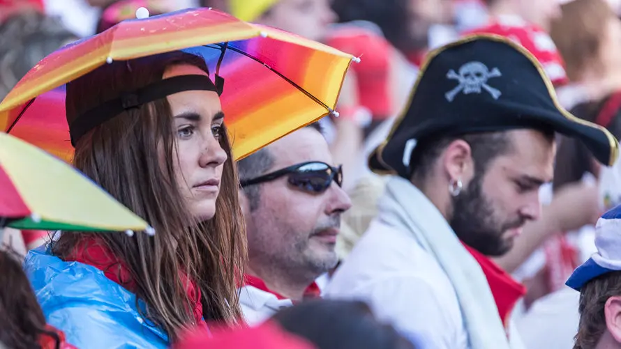 Los tendidos de la plaza durante la corrida de la Feria de San Fermín con toros de Victoriano del Río Cortés (24). IÑIGO ALZUGARAY