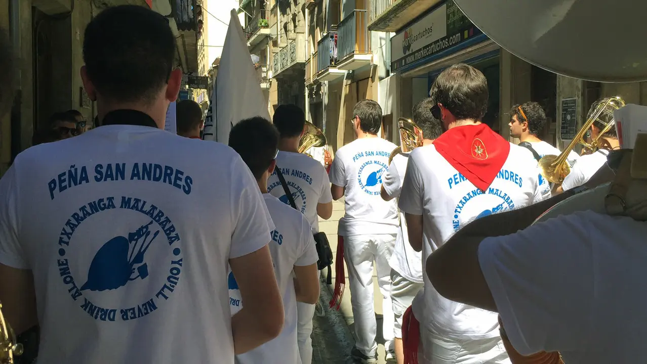 Alegría y devoción festiva en la procesión celebrada en Estella (35)