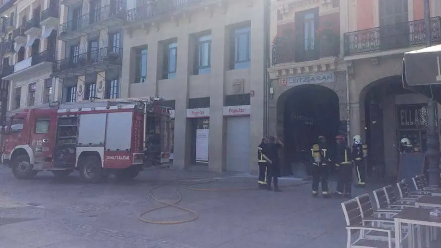 El incendio se ha iniciado en la cocina del restaurante Leitzaran de la Plaza del Castillo de Pamplona (4)