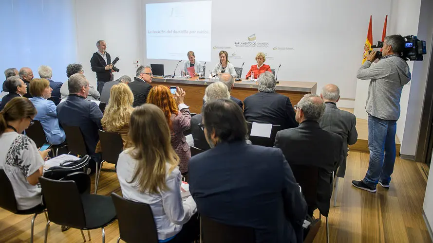Recepción por parte de Uxue Barkos y Ainhoa Aznárez a Soledad Becerril. PABLO LASAOSA04