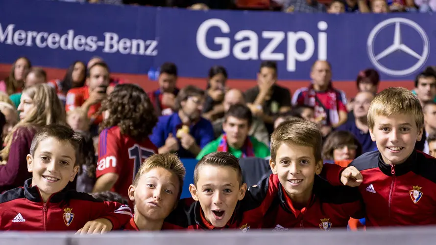 Imágenes de la afición en la grada del estadio de El Sadar durante el partido entre Osasuna y Espanyol (11). IÑIGO ALZUGARAY