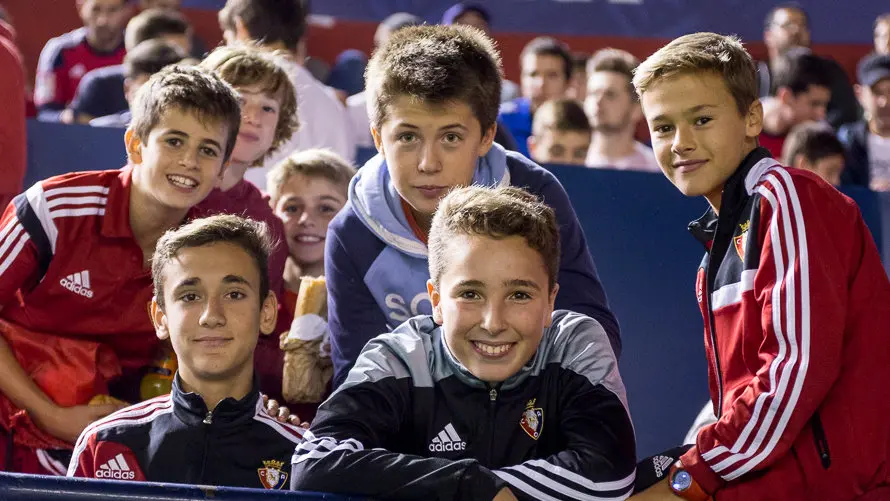 Imágenes de la afición en la grada del estadio de El Sadar durante el partido entre Osasuna y Espanyol (12). IÑIGO ALZUGARAY