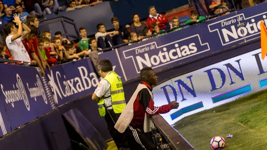 Imágenes de la afición en la grada del estadio de El Sadar durante el partido entre Osasuna y Espanyol (19). IÑIGO ALZUGARAY
