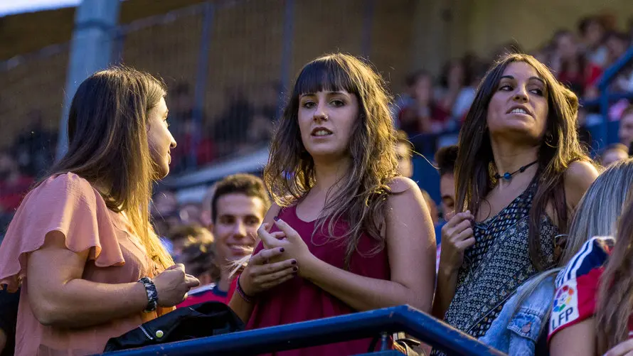 Imágenes de la afición en la grada del estadio de El Sadar durante el partido entre Osasuna y Espanyol (26). IÑIGO ALZUGARAY