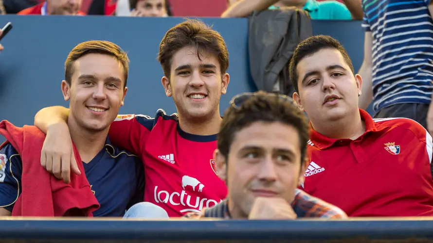 Imágenes de la afición en la grada del estadio de El Sadar durante el partido entre Osasuna y Espanyol (27). IÑIGO ALZUGARAY