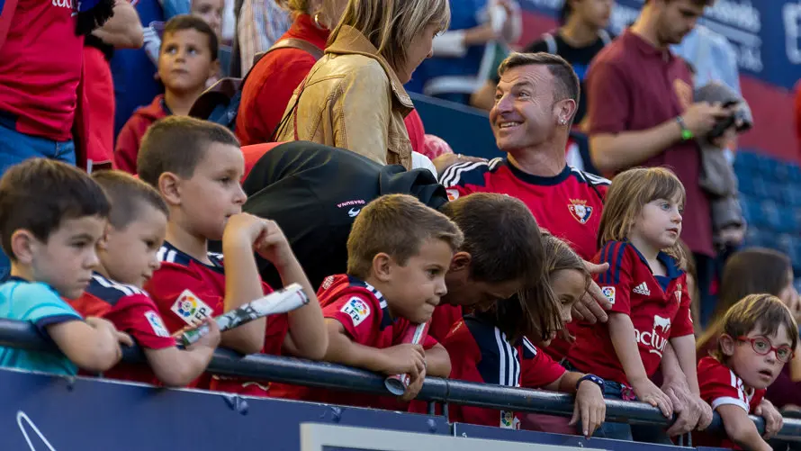 Imágenes de la afición en la grada del estadio de El Sadar durante el partido entre Osasuna y Espanyol (30). IÑIGO ALZUGARAY