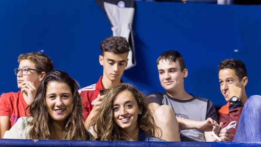 Imágenes de la afición en la grada del estadio de El Sadar durante el partido entre Osasuna y Espanyol. IÑIGO ALZUGARAY (2)