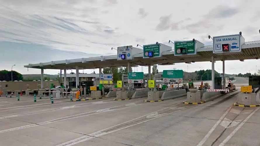 Peaje en de la AP-15 a la llegada a Marcilla.