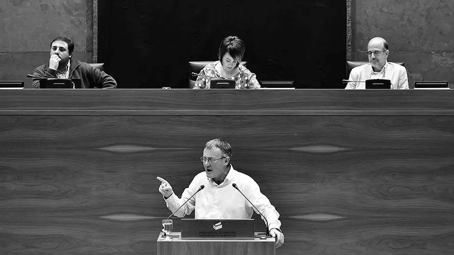 Pleno en el Parlamento de Navarra. PABLO LASAOSA 10