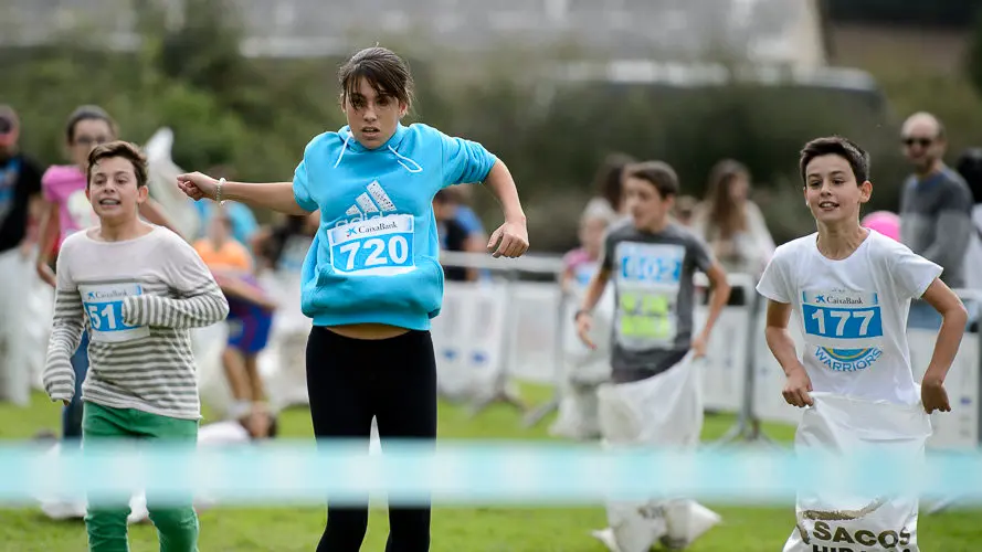 Intento en Ultzama de Record Guiness de mayor número de personas en una carrera de sacos. PABLO LASAOSA (11)