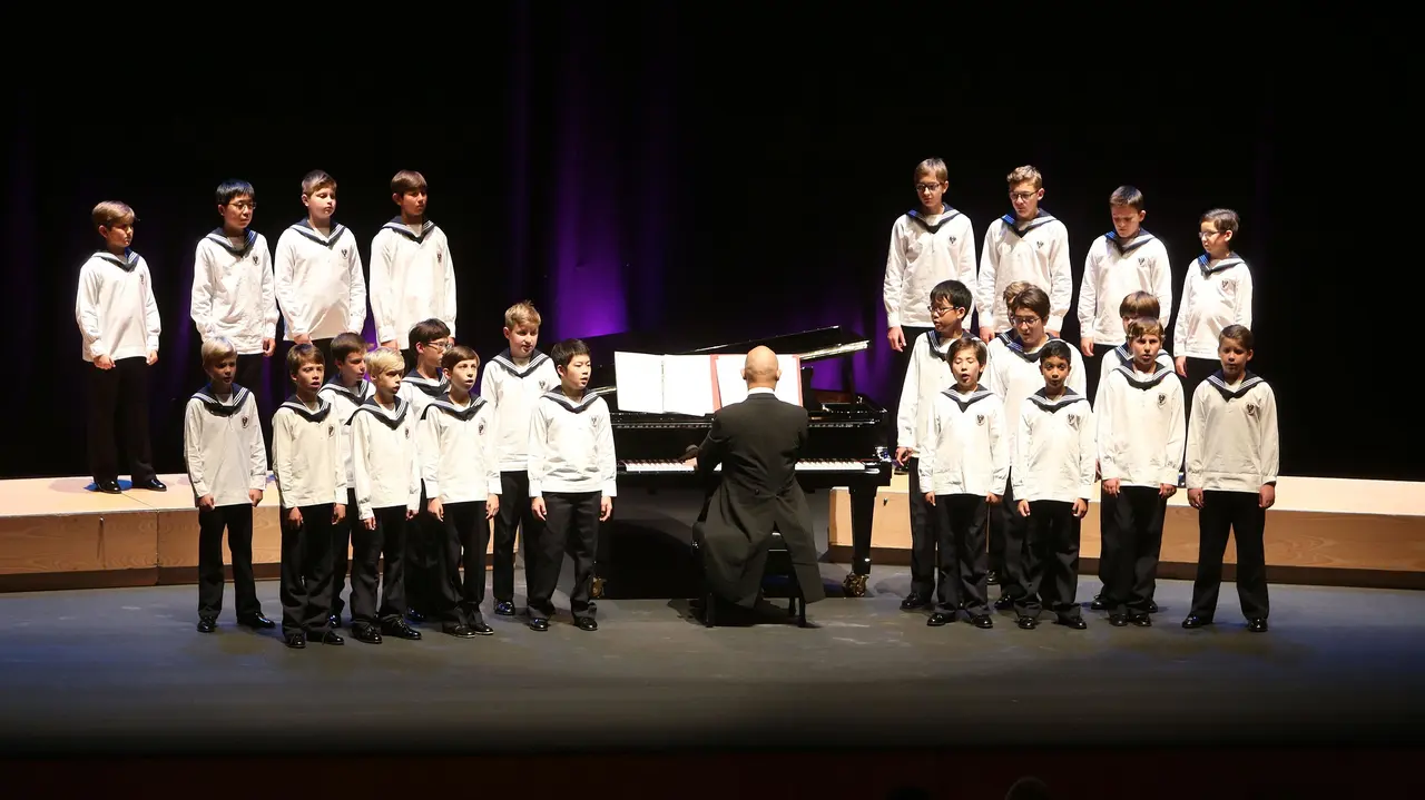 Los Niños cantores de Viena, dirigidos por el maestro Jimmy Chiang, han inaugurado la temporada de 2016 2017 en Baluarte. IÑAKI ZALDUA (4)