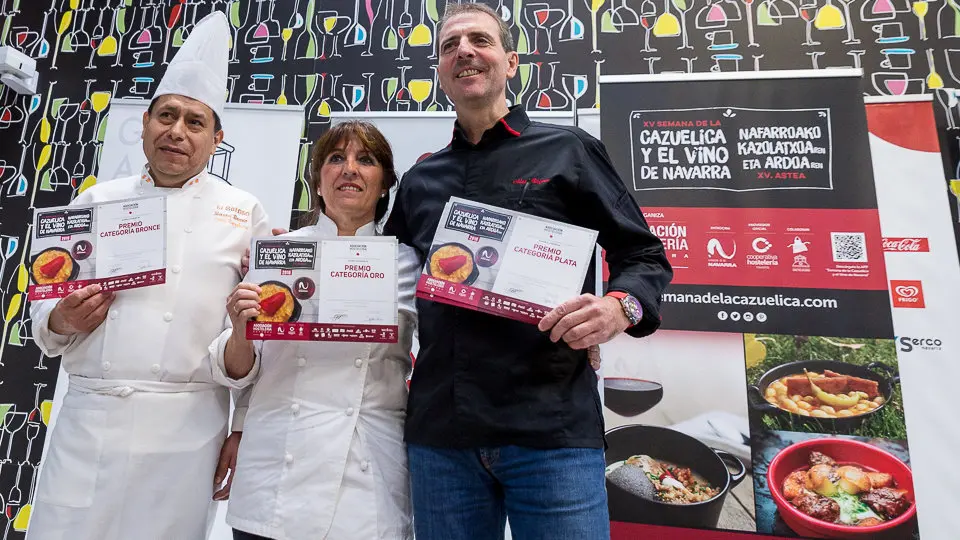 Entrega de los premios de la XV Semana de la Cazuelica y su maridaje con el vino de Navarra en la cooperativa de Hostelería (2). IÑIGO ALZUGARAY
