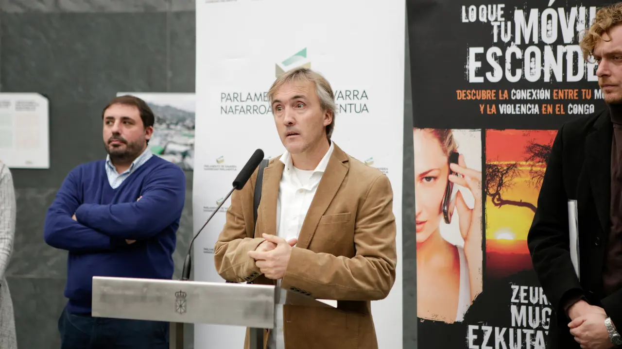 La exposición fotográfica 'Lo que esconde tu móvil' del fotoperiodista navarro Iván Benítez.