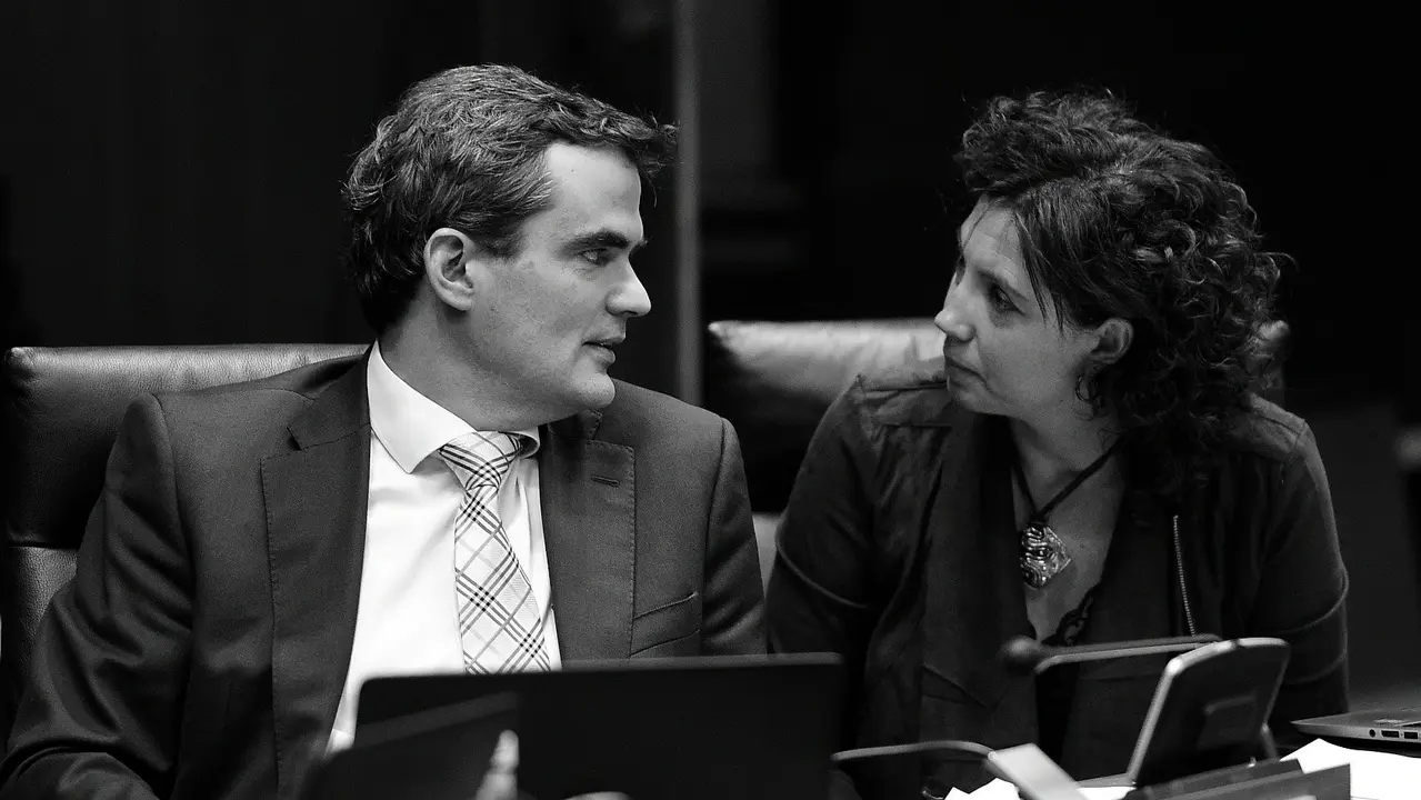 Guzmán Garméndia habla con Ainhoa Unzu. PABLO LASAOSA