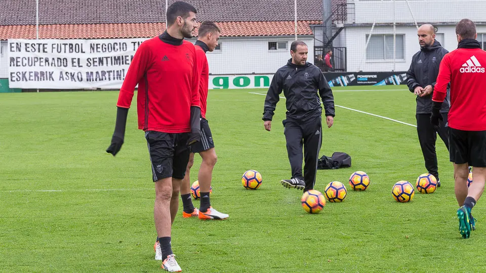 Primer entrenamiento de Osasuna tras la destitución de Enrique Martín Monreal (9). IÑIGO ALZUGARAY
